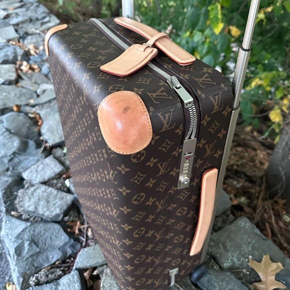 Louis Vuitton M23203
Horizon 55 - Picture 9 of 17